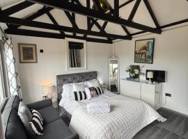 Goldings detached Barn farm stay, hotel en Hertford