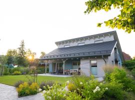 Ferienhaus Neukalen - ideal für aktive Familien, lake house rental in Neukalen