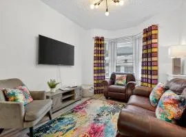 3 Bedroom House, Lisburn, 16 minutes to Belfast, Parking