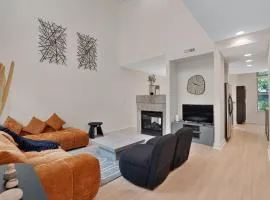 Charming Hillsboro Condo with Pool and Gym