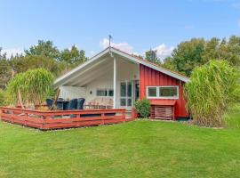 Awesome Home In Humble With Wifi, hotel 4 bintang di Nyby