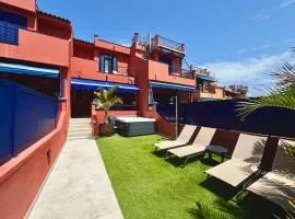 Beach and Golf Holiday Home with private jacuzzi