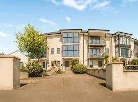 Crescent House