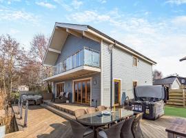 Malibu Lakehouse โรงแรมในPentney