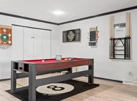 Luxe Suite with Pool Table, King Bed, 3 TVs, & Free Parking