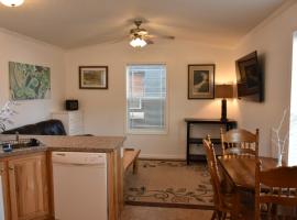 Cozy Home by Yellowstone River Confluence, Ferienwohnung in Gardiner