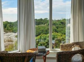Holiday Home Overlooking Fishing Harbour In Hvaler, hotel en Spjær