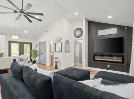 Private Compound, 2 Modern Homes, 5BR,5BA Perfect for Groups