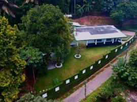 Highgarden Hideaway Bungalow - Peradeniya, Hotel in Peradeniya