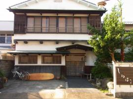 Guesthouse Shirahama, מלון חוף בשירהאמה