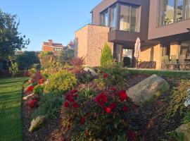 Chalet de lujo con piscina cercano a la playa, chalet i Nigr&aacute;n