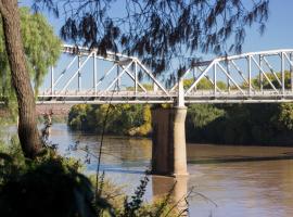 Riverside Lodge & Conference Center, pet-friendly hotel in Aliwal North