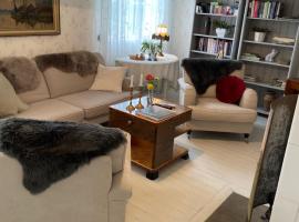 Vindeln में Stay in Skogm&auml;starvillan Hear the roar of the Vindel&auml;lven river, पालतू जानवरों के अनुकूल होटल