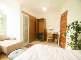 Who's Gloria, מלון באל נידו