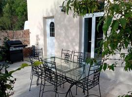 Gite La maison du gardien, ξενοδοχείο σε Marcillac-Vallon