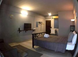 Laanrablom Bed&Breakfast, ξενοδοχείο που δέχεται κατοικίδια σε Sara Buri