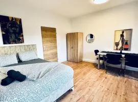 Lovely 3BR Apt with Private Garden for 8 People