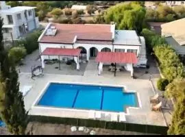 A Spacious Villa to Entertain
