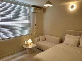jeonju hotel book and type