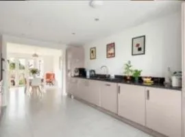 Stunning Modern Four Bed Home Near Witney & Oxford