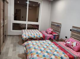 cozy flat in New Administrative Capital near European universities, ξενοδοχείο σε Kafr ash Sharā‘inah