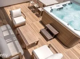 Luxury Suites With Balcony And Jacuzzi At Sea Side By Rently
