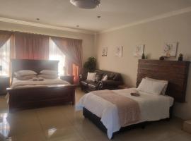 Villa Caramia Guest Lodge、Jan Kempdorpのホテル