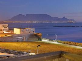 Executive Apartment with Ocean Views in Blouberg, hotel in Big Bay