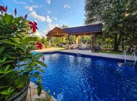 Lakefront 6BR house with Pool, Game Room & Private Pier