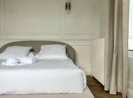 Suite Arche - Maison les Arcades au pied de la Gare de Charleville-Mézières