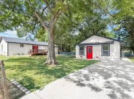 2BD 2BA Designer Cottage in Decatur, Couples 0r Solo