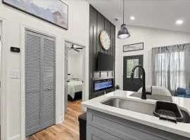 Private 2BR 2BA Cottage Full Modern Amenities