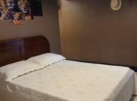 Apto Semi-subterrâneo completo, hotel a Criciúma