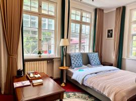 Shihualou, hotel with hot tubs in Qingdao