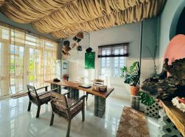 Entire Garden House in Con Dao ! 3BR & 4WC ! Private Yard with Washer & Dryer, hotel em Con Dao