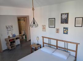 Makis rooms C, hotel in Mesolongion
