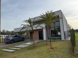 Casa Térrea com Piscina em um Resort Completo, πάρκο διακοπών σε Aguas de Santa Barbara