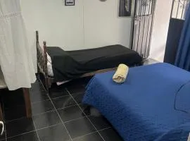 Pequeño depto, wifi, cochera, asador y cocina