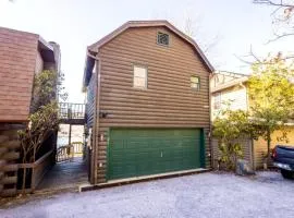 Enchanting Cabin with Breathtaking Sunset and Lake Views in North Carolina