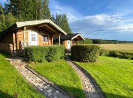 Timrad Stuga med dubbels&auml;ng Obs i stora huset dusch toalett och k&ouml;k, lomam&ouml;kki kohteessa Hedemora