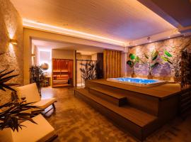 Luxury Suite with Sauna & Private Wellness, ξενοδοχείο στο Αιντχόφεν