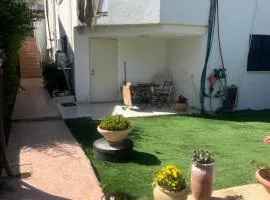 יחידית דיור משופצת עם גינה ומקלט - היחידה בגליל