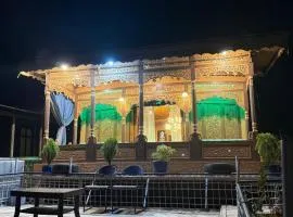 Goona palace houseboats