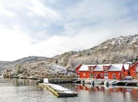 Direkt am Fjord: Cozy Ferienhaus in Bergkulisse