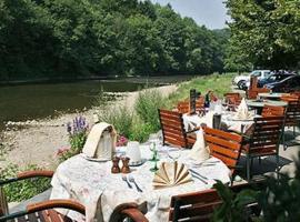 Hôtel/Restaurant à la Ferme, hotel cerca de Estación de tren de Sy, Ferrières