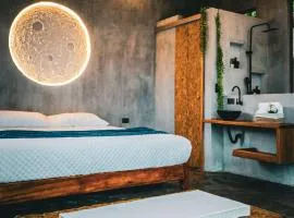 Bajo La Luna Suites