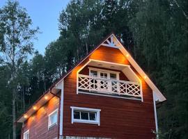 Cozy cottage by the lake, next to the old watermill, hotel in Võru