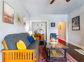 The Charm Chickasha, Fiber WIFI, Washer & Dryer, Near DT Chickasha and Leg Lamp!