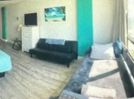Gorgeous beachfront Oceanside flat 804 with sea view