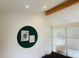 Dépendance de 30 mètres carrés plafond cathédrale